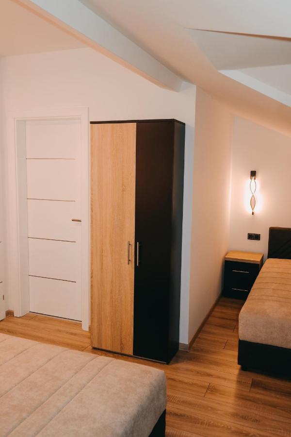 Prenociste & Restoran - Kasic Bed & Breakfast Brodarevo Exterior photo